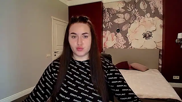 Roxie Bradley online show from 10-06-25, 05:41