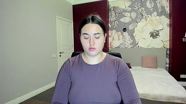 Roxie Bradley online show from 11-11-25, 06:41