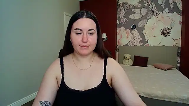 Snapshot of Roxie_Bradley chatting on 07-15-26, 05:47 Roxie Bradley online show from 07-15-26, 05:47