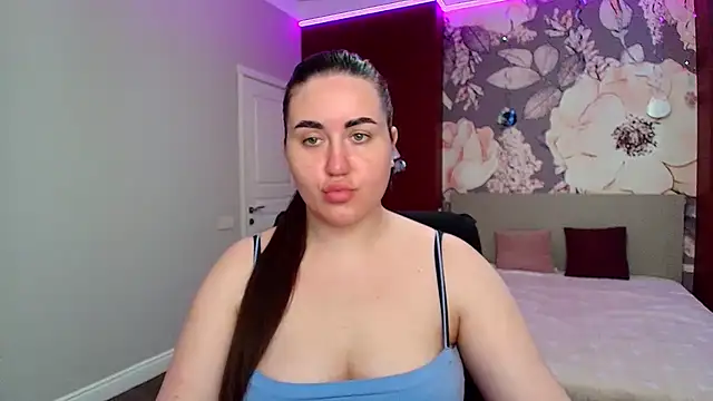 Snapshot of Roxie_Bradley chatting on 05-04-26, 05:44 Roxie Bradley online show from 05-04-26, 05:44