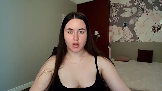 Snapshot of Roxie_Bradley chatting on 05-18-26, 05:45 Roxie Bradley online show from 05-18-26, 05:45