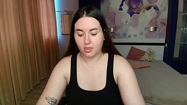 Snapshot of Roxie_Bradley chatting on 07-20-26, 05:37 Roxie Bradley online show from 07-20-26, 05:37