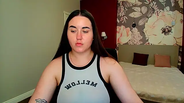 Snapshot of Roxie_Bradley chatting on 06-18-26, 09:14 Roxie Bradley online show from 06-18-26, 09:14