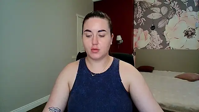 Snapshot of Roxie_Bradley chatting on 06-17-26, 06:46 Roxie Bradley online show from 06-17-26, 06:46