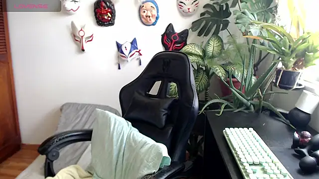 cat salo online show from 11-22-25, 03:44