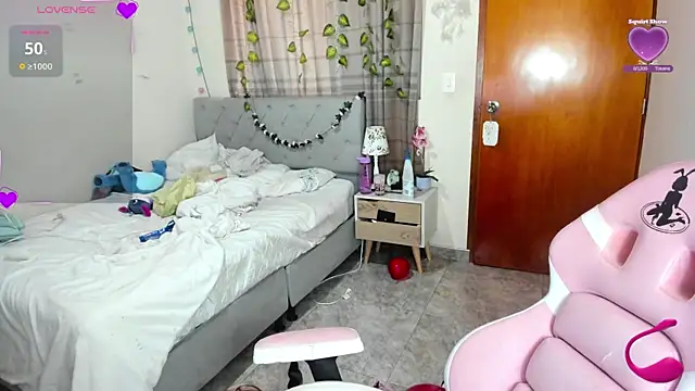 Snapshot of charlott7 chatting on 07-03-26, 10:05 charlott7 online show from 07-03-26, 10:05