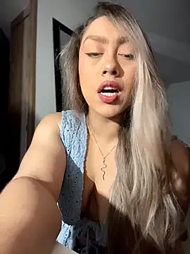 Snapshot of Im_sophiie chatting on 02-21-26, 06:26 Im sophiie online show from 02-21-26, 06:26