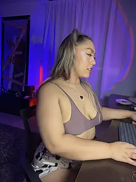 Im sophiie online show from 10-21-25, 06:35