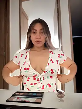 Snapshot of Im_sophiie chatting on 06-26-26, 10:48 Im sophiie online show from 06-26-26, 10:48