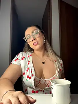 Snapshot of Im_sophiie chatting on 02-10-26, 06:56 Im sophiie online show from 02-10-26, 06:56