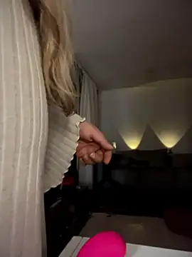 Snapshot of Im_sophiie chatting on 04-18-26, 06:49 Im sophiie online show from 04-18-26, 06:49