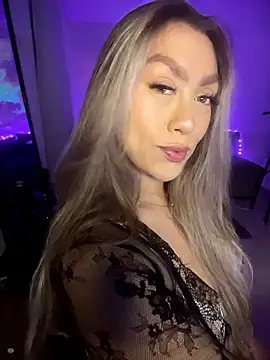 Snapshot of Im_sophiie chatting on 01-18-26, 06:39 Im sophiie online show from 01-18-26, 06:39