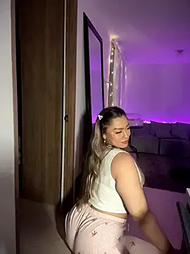 Snapshot of Im_sophiie chatting on 02-15-26, 07:51 Im sophiie online show from 02-15-26, 07:51