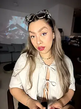 Snapshot of Im_sophiie chatting on 02-22-26, 06:49 Im sophiie online show from 02-22-26, 06:49