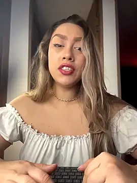 Snapshot of Im_sophiie chatting on 03-01-26, 06:46 Im sophiie online show from 03-01-26, 06:46