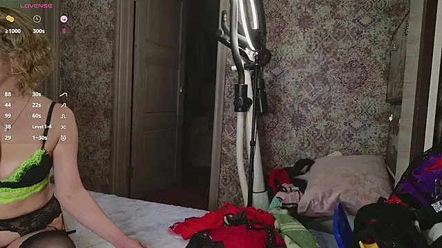 Snapshot of DianaWild chatting on 12-29-24, 01:17 DianaWild online show from 12-29-24, 01:17