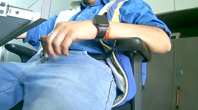 Snapshot of kavipanty chatting on 03-18-25, 05:45 kavipanty online show from 03-18-25, 05:45