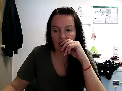 LoveNBloom online show from 05-25-26, 05:55