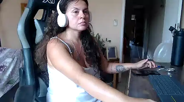 Snapshot of OliviaRojas chatting on 12-03-24, 12:34 OliviaRojas online show from 12-03-24, 12:34