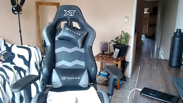 Snapshot of OliviaRojas chatting on 01-16-25, 02:08 OliviaRojas online show from 01-16-25, 02:08