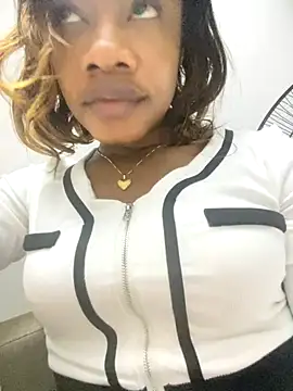  yisela  online show from 12-05-25, 02:21