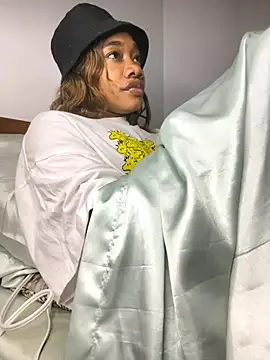  yisela  online show from 11-16-25, 03:44