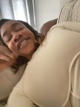  yisela  online show from 11-20-25, 03:12