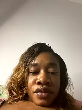 Snapshot of _yisela_ chatting on 10-22-25, 01:05 yisela online show from 10-22-25, 01:05
