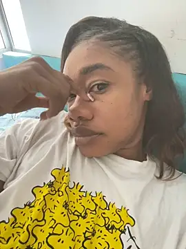  yisela  online show from 11-16-25, 08:24