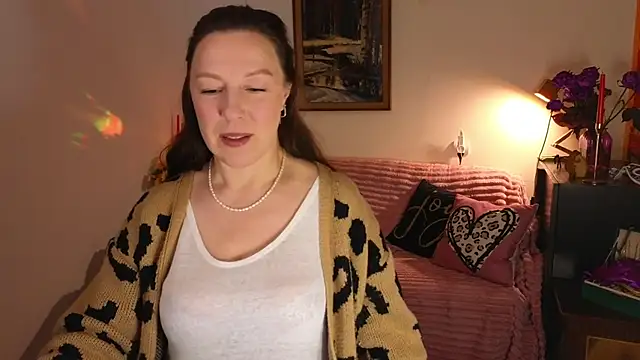 vanessawis  online show from 04-18-26, 12:24