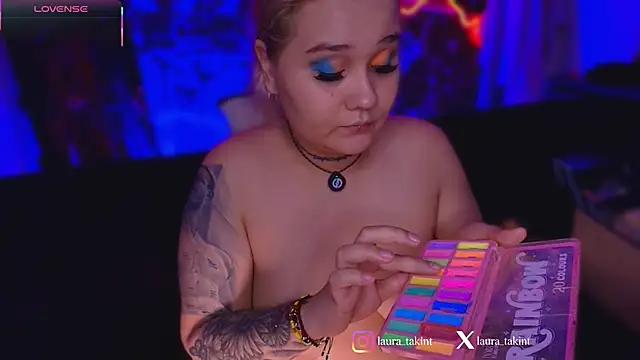 Snapshot of Laura_takint chatting on 10-13-25, 09:16 Laura takint online show from 10-13-25, 09:16