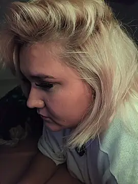 Snapshot of Laura_takint chatting on 10-26-25, 04:35 Laura takint online show from 10-26-25, 04:35