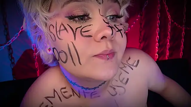 Snapshot of Laura_takint chatting on 03-10-25, 04:03 Laura takint online show from 03-10-25, 04:03