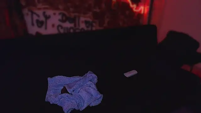 Snapshot of Laura_takint chatting on 11-07-25, 09:30 Laura takint online show from 11-07-25, 09:30