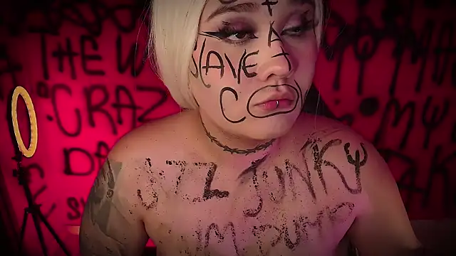 Snapshot of Laura_takint chatting on 02-12-25, 07:02 Laura takint online show from 02-12-25, 07:02