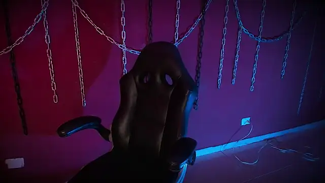 Snapshot of Laura_takint chatting on 03-06-25, 04:07 Laura takint online show from 03-06-25, 04:07