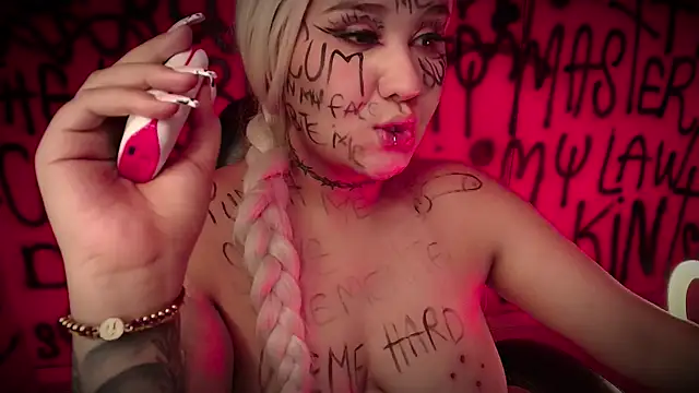 Snapshot of Laura_takint chatting on 02-13-25, 10:00 Laura takint online show from 02-13-25, 10:00