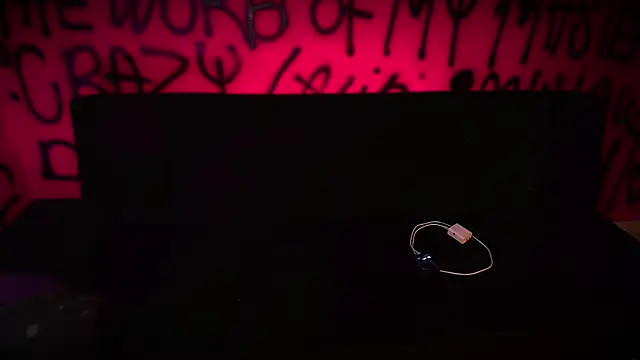 Snapshot of Laura_takint chatting on 02-26-25, 04:05 Laura takint online show from 02-26-25, 04:05