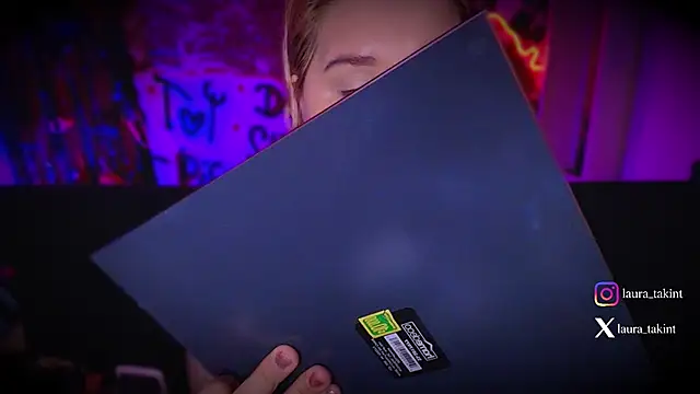 Snapshot of Laura_takint chatting on 09-25-25, 09:21 Laura takint online show from 09-25-25, 09:21