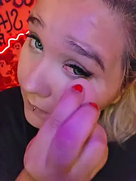 Snapshot of Laura_takint chatting on 10-10-25, 09:26 Laura takint online show from 10-10-25, 09:26