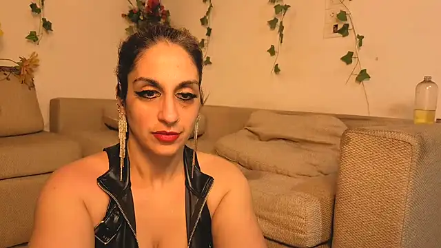 Snapshot of Bellydancerhot chatting on 06-24-26, 11:02 Bellydancerhot online show from 06-24-26, 11:02