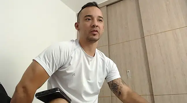 Snapshot of SimonRoberth chatting on 03-18-25, 10:37 SimonRoberth online show from 03-18-25, 10:37