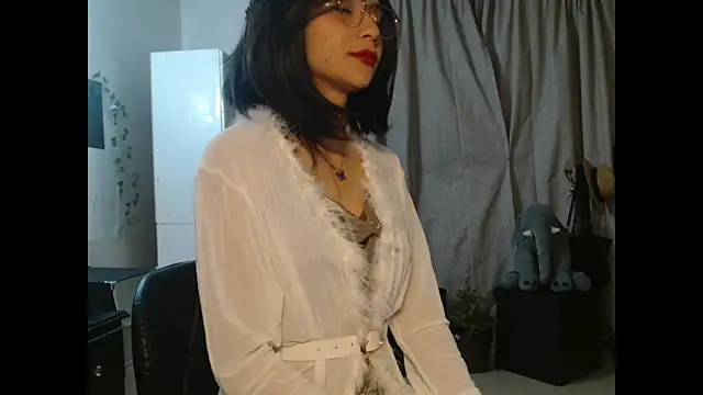 Snapshot of Pinkye_skarlet chatting on 10-22-25, 04:23 Pinkye skarlet online show from 10-22-25, 04:23