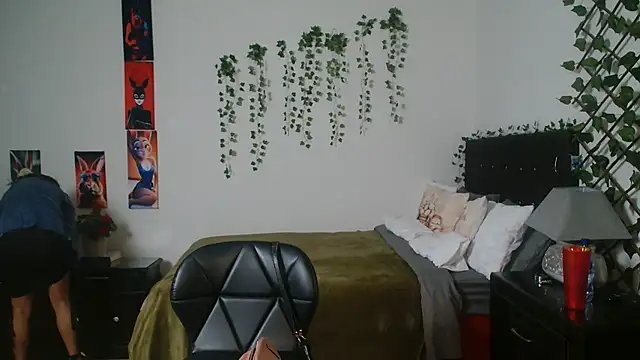 Pinkye skarlet online show from 11-18-25, 06:06