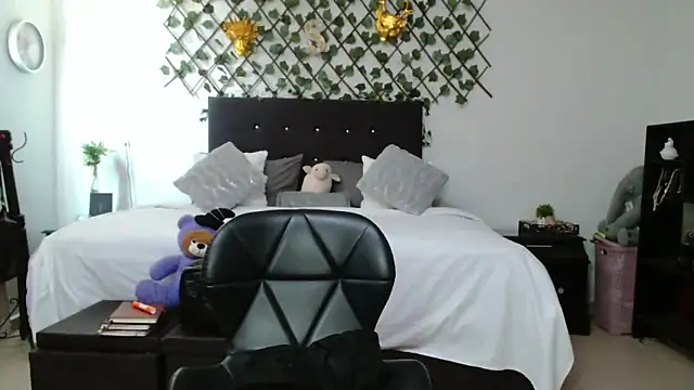 Pinkye skarlet online show from 04-14-26, 06:24