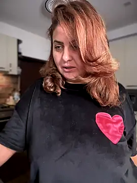 AnneKane online show from 10-20-25, 04:14