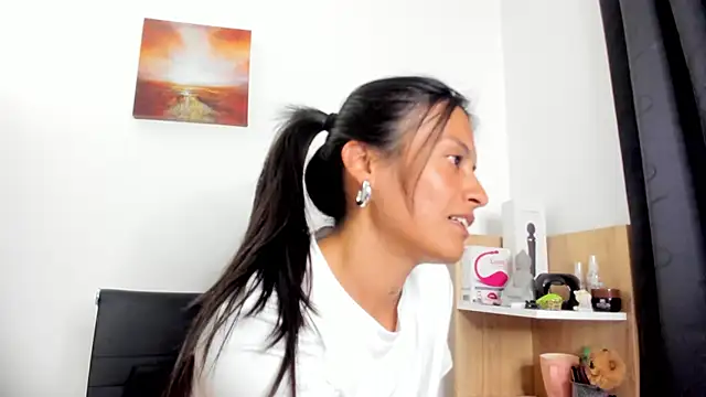 nia  white online show from 02-10-26, 01:26