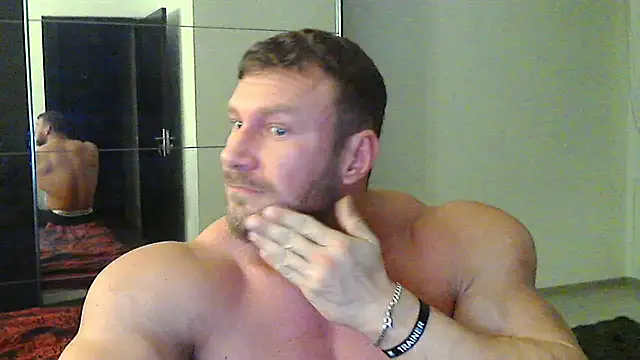 Snapshot of muscularkevin chatting on 12-24-24, 02:12 muscularkevin online show from 12-24-24, 02:12