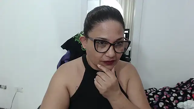 Snapshot of Katha_Marck chatting on 10-12-25, 06:48 Katha Marck online show from 10-12-25, 06:48