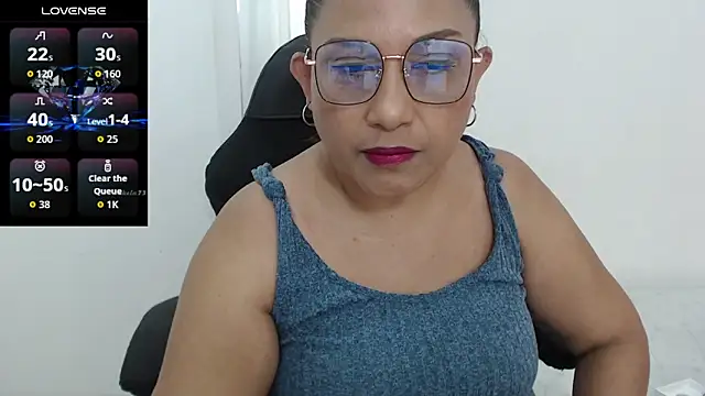 Snapshot of Katha_Marck chatting on 10-15-25, 12:35 Katha Marck online show from 10-15-25, 12:35